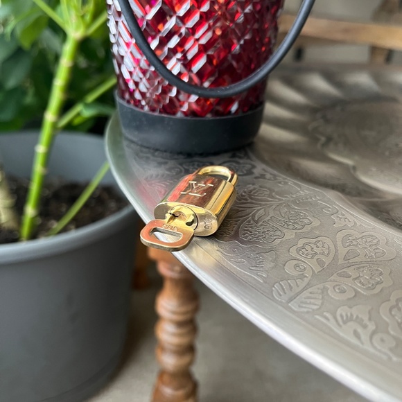 Louis Vuitton Lock and Key with ✨NWT STARBUCKS 2022 RED Jeweled Tumbler✨ - Picture 9 of 12
